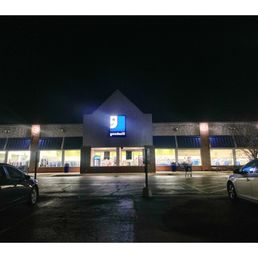 Exterior photo of Goodwill Store & Donation Center - Naperville, Illinois Exterior photo of Goodwill Store & Donation Center - Naperville, Illinois