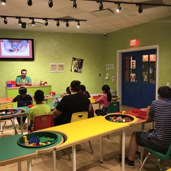 LEGOLAND Discovery Centre - 10-15 mins lego learning session - Kids Activities Near Me - Vaughan, Ontario