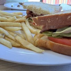 Huddle House - Big House® BLT