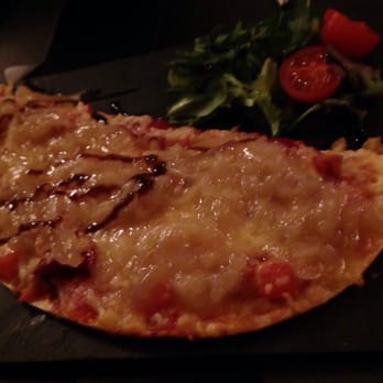 Barceloneta - Ook wat aan de zoute kant maar lekkere coca (de rest van de naam weet ik niet meer) - Tapas/Small Plates Near Me - Amsterdam, New Hampshire