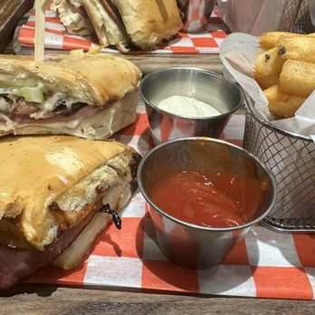 Alma Old Cuban Cuisine - Cuban SANDWICH CUBANO - Cuban Near Me - Miami, Florida