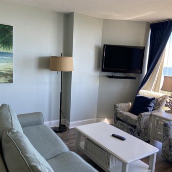 Shell Island Resort - Living room - Hotels Near Me - Wrightsville Beach, North Carolina Shell Island Resort - Living room - Hotels Near Me - Wrightsville Beach, North Carolina