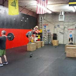 N'Tense Fitness - Tim pressing and others hitting the boxes.