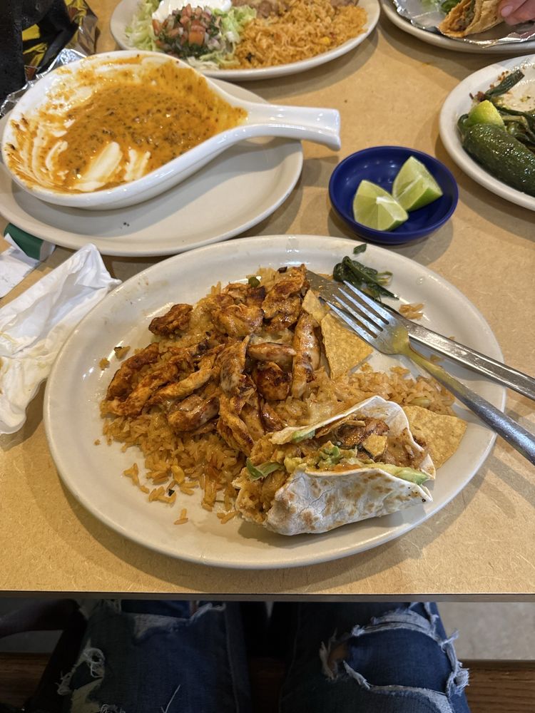 Los Primos Mexican Bar & Grill