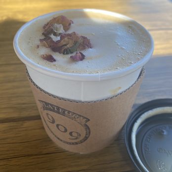 Platform 909 - Love potion latte - Coffee & Tea Near Me - Chino Hills, California