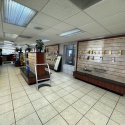 Octopus Car Wash - Inside is almost empty