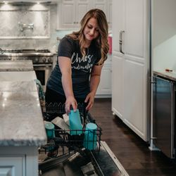 Metro's Other Woman - Enjoy a life free of chaos! Let us take care of your household needs.