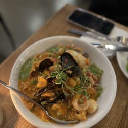 Tallarines con Mariscos Family