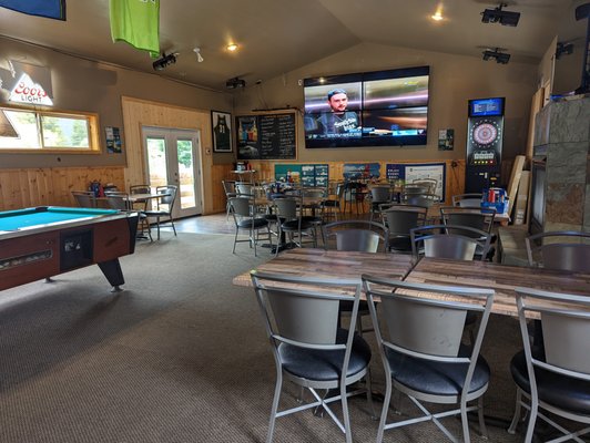 Pour House Bar & Grill by null