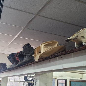 Cha Tullis Gallery - Old boots, hat, and skulls - Art Galleries Near Me - Hominy, Oklahoma