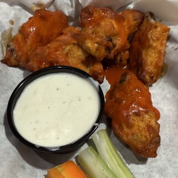 Mountain Mike's Pizza - Classic Buffalo wings - Pizza Near Me - San Diego, California