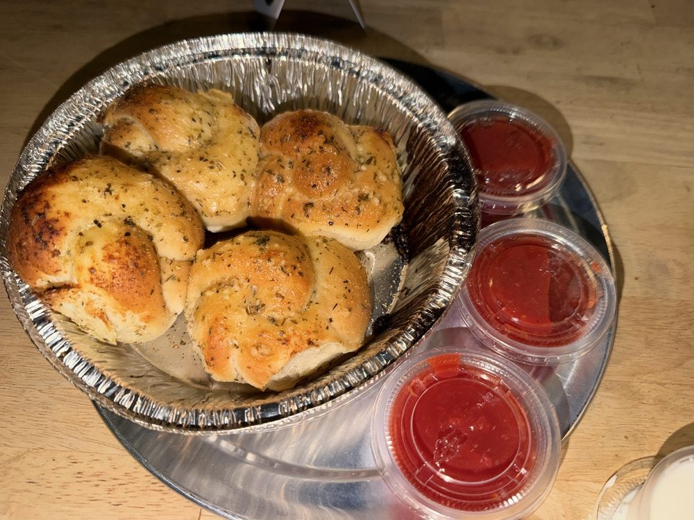 1st Avenue Pizza, Books & Treats