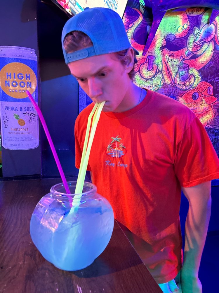 UGLY TUNA SALOONA 2 Updated August 2024 195 Chittenden Ave