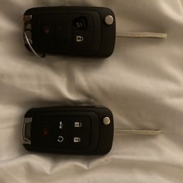 New key on the right. Bad broken key on the left New key on the right. Bad broken key on the left