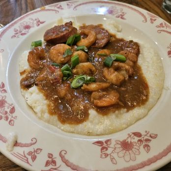 Poogan's Porch - Shrimp and grits - Southern Near Me - Charleston, South Carolina Poogan's Porch - Shrimp and grits - Southern Near Me - Charleston, South Carolina