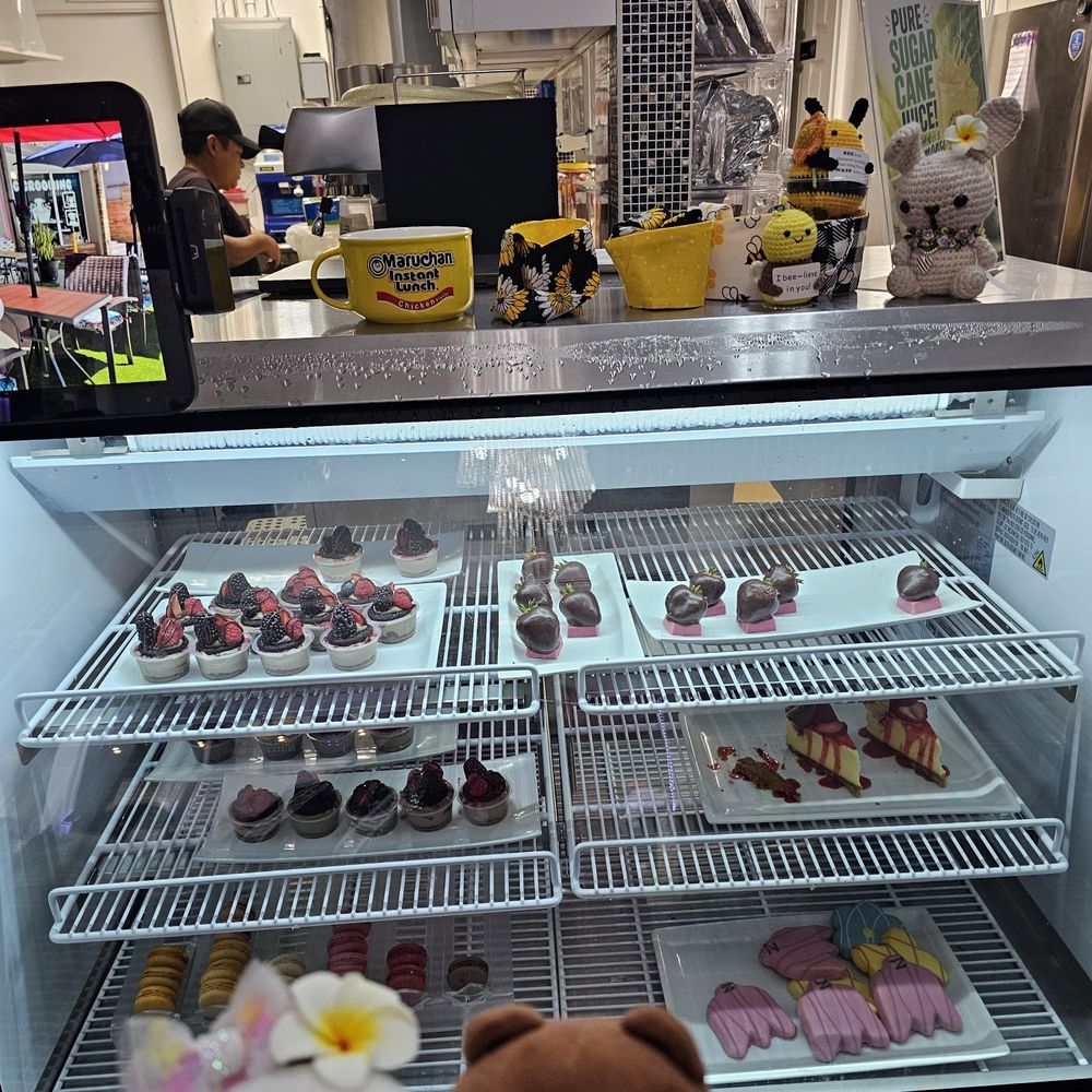 Bumble Tea Cafe And Ramen - Display case - Bubble Tea Near Me - Honolulu, Hawaii