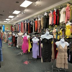 Top Fashion Women - One side of the inside of store