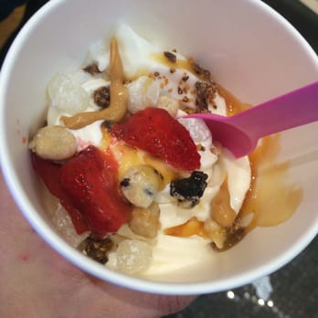 Yoppi Yogurt & Acai - Cheesecake flavored frozen yogurt with cookie dough, Mochi, strawberries, Reese's, caramel, peanut butter - Ice Cream & Frozen Yogurt Near Me - San Francisco, California