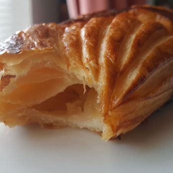 Santo Coffee - Light, airy laminated pockets and tasty apple filling. Brilliant union of Santo Coffee and Semillion (photo taken 8/12/19) - Coffee & Tea Near Me - Seattle, Washington