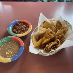 El Erradero - Chips and salsa and frijoles