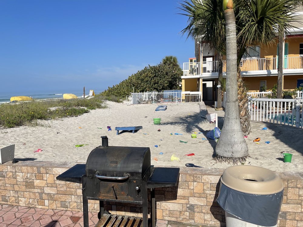 SCHOONER HOTEL 45 Photos & 28 Reviews 14500 Gulf Blvd, Madeira