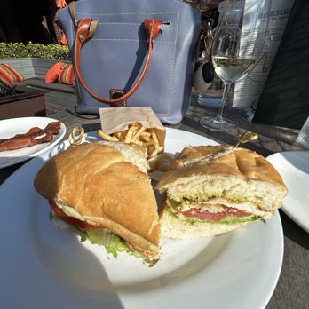 Wildwood Kitchen & Bar - Chicken sandwich - New American Near Me - Sacramento, California Wildwood Kitchen & Bar - Chicken sandwich - New American Near Me - Sacramento, California