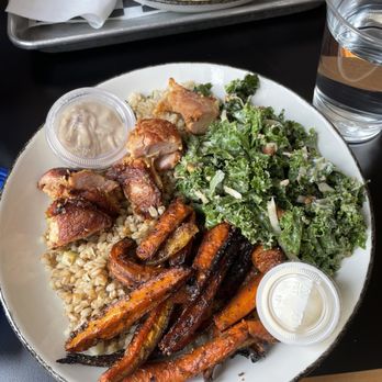 Dig Inn - New American Near Me - Washington, DC, District of Columbia