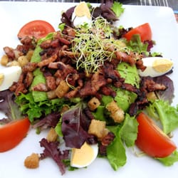 Le Central - Bacon and avocado salad