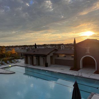 Campus Oaks Apartments - Clubhouse, bbq, pool - Apartments Near Me - Roseville, California