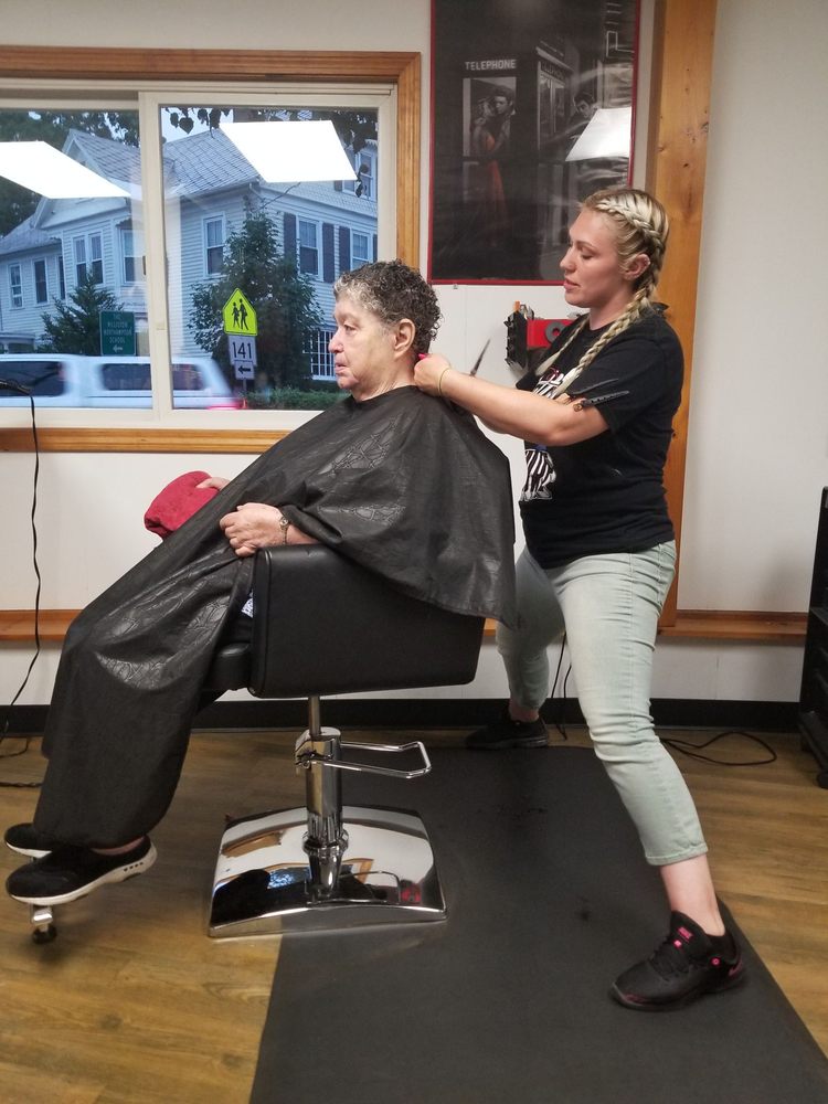 REFLECTIONS 13 Photos 132 B Cottage St, Easthampton, Massachusetts