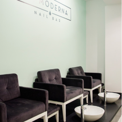 La Moderna Nail Bar