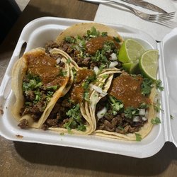 La Bodega Latina - Tacos de carne asada