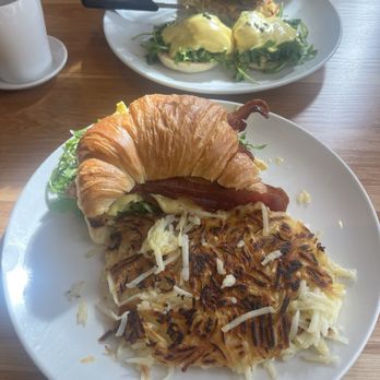 Broken Yolk Cafe - Breakfast & Brunch Near Me - Irvine, California
