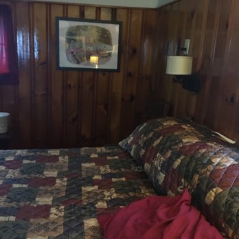 Moody's Diner - Cabin #8 at Moody's. Clean, comfortable, AC, nice bathroom. Quintissential Maine The iconic diner served excellent food too - Diners Near Me - Waldoboro, Maine Moody's Diner - Cabin #8 at Moody's. Clean, comfortable, AC, nice bathroom. Quintissential Maine The iconic diner served excellent food too - Diners Near Me - Waldoboro, Maine
