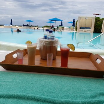 Live Aqua Resort - Drink at the Cabana by one of the pools. - Resorts Near Me - Cancún, ROO
