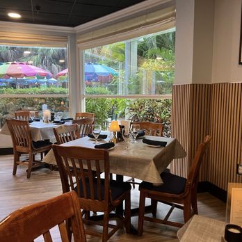 Lazy Lobster - Dining room - Seafood Near Me - Longboat Key, Florida Lazy Lobster - Dining room - Seafood Near Me - Longboat Key, Florida
