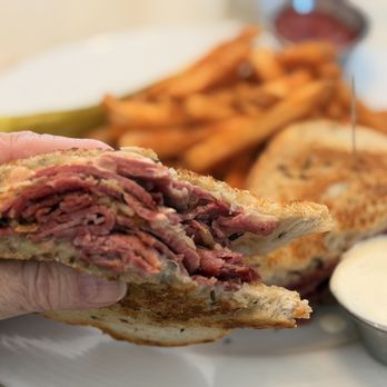 Horseless Carriage Restaurant - Reuben Special - Diners Near Me - North Hills, California