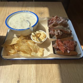 Luke's Lobster  - Lobster flight and clam chowder. - Seafood Near Me - Seattle, Washington