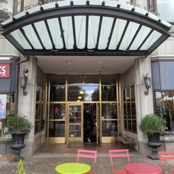 Alexandra's Beauty Salon and Spa - Entrance to the building from the outside