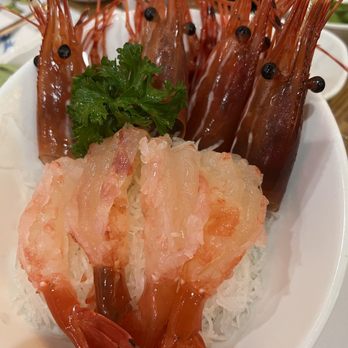 T-Fish Sushi and Roll - Sweet shrimp - medium - Sushi Bars Near Me - Los Angeles, California T-Fish Sushi and Roll - Sweet shrimp - medium - Sushi Bars Near Me - Los Angeles, California