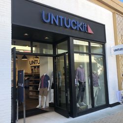 UNTUCKit - Entrance