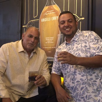 Pint + Jigger - Nice deco, great selections! - Beer Bar Near Me - Honolulu, Hawaii
