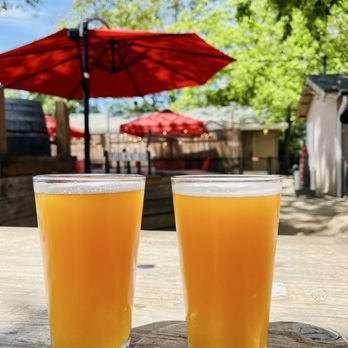 Mode Brewing - Bushwhacker beer outside - Breweries Near Me - Orangevale, California