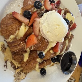 Bloom - Croissant French Toast - American Near Me - Santa Clara, California Bloom - Croissant French Toast - American Near Me - Santa Clara, California