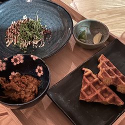 Happolati - Kimchi and beef on waffle