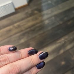 Bonjour Nail Spa - Damaged nail after less than one week (not from external damage, just after showering)