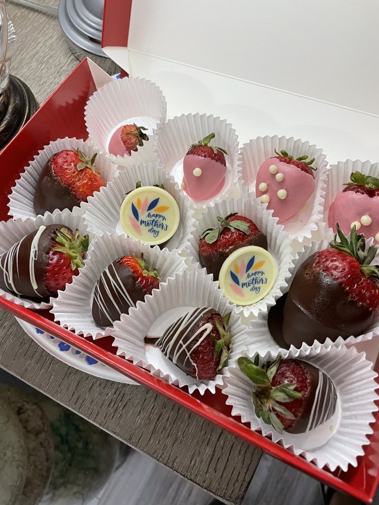 EDIBLE ARRANGEMENTS Updated March 2024 3255 Rutherford Road, Vaughan, Ontario Gift Shops