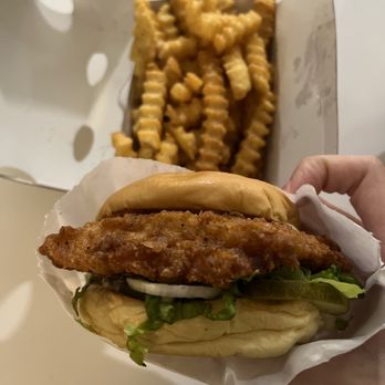 Shake Shack Forest Hills - Chicken Shack-, Fries - Burgers Near Me - Forest Hills, New York Shake Shack Forest Hills - Chicken Shack-, Fries - Burgers Near Me - Forest Hills, New York