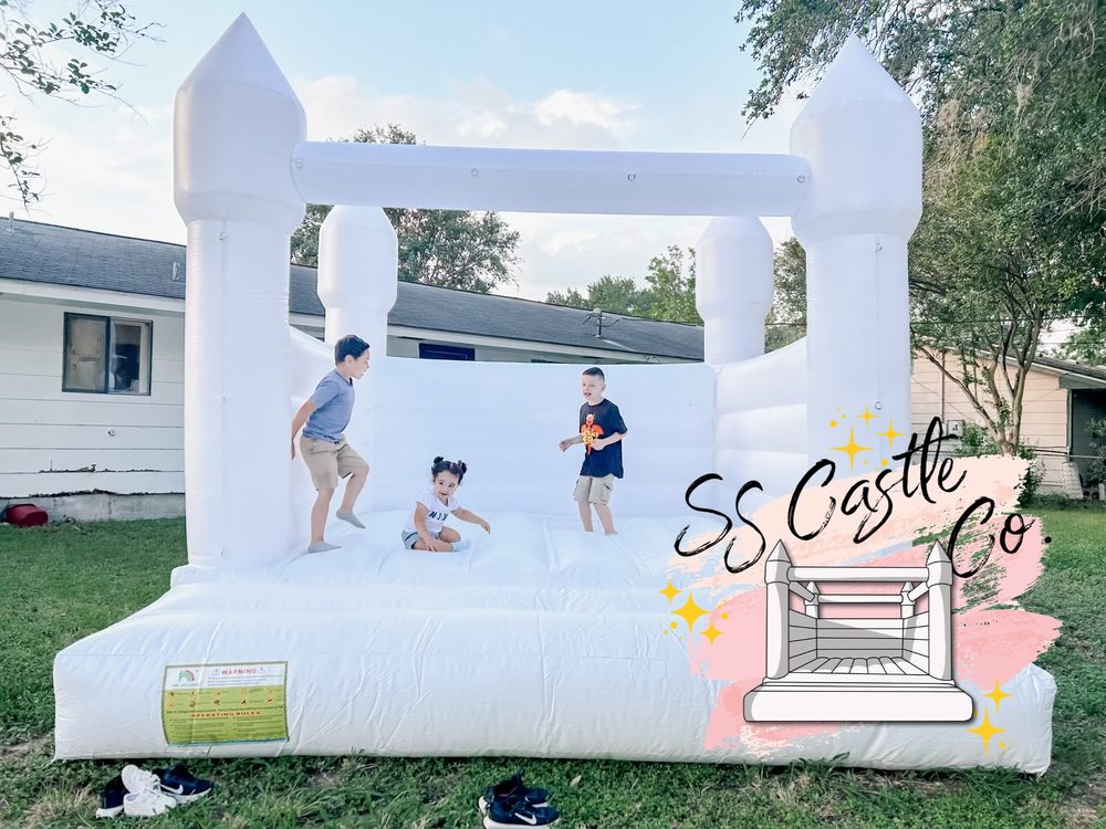 SS CASTLE Updated June 2024 E Fannin St, Beeville, Texas Bounce