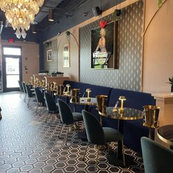 Flutes Champagne Bar - Inside searing area